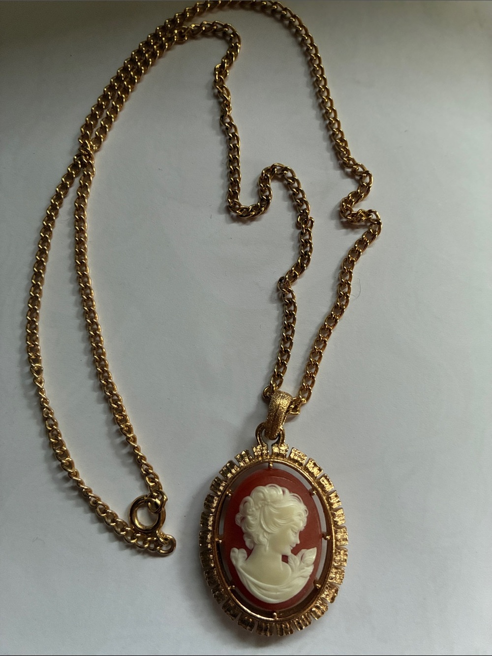 Vintage Cameo Pendant Necklace - Classic Red and Cream Cameo (1970's)